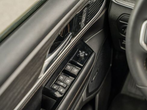 Used 2024 Jeep Wagoneer L Series II image 33