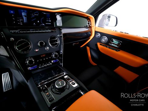 Used 2026 Rolls-Royce Cullinan Black Badge image 16