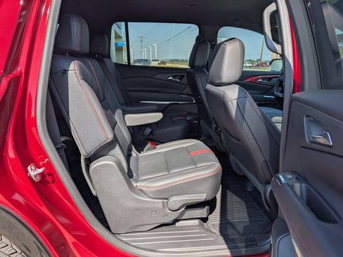 Used 2026 Chevrolet Traverse RS w/ LPO, Floor Liner Package AWD/4WD image 5
