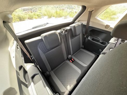 Used 2018 Volkswagen Tiguan S image 11