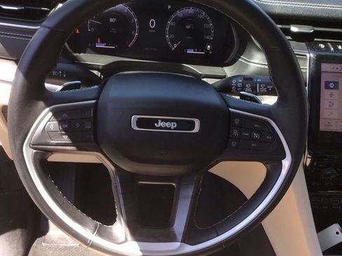Used 2022 Jeep Grand Cherokee Limited w/ Trailer Tow Prep Group (B) AWD/4WD image 9