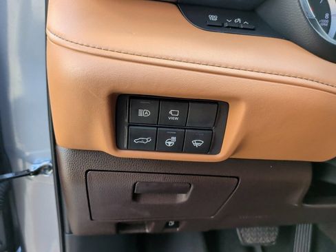 Used 2022 Toyota Highlander Platinum AWD/4WD image 16