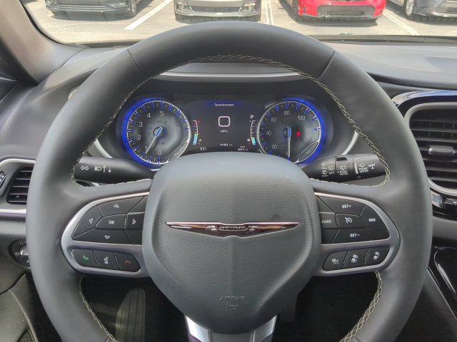 Used 2025 Chrysler Pacifica Select FWD image 31
