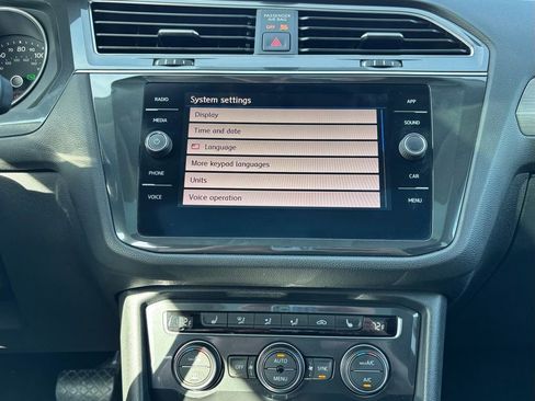 Used 2020 Volkswagen Tiguan SE w/ Panoramic Sunroof Package image 11