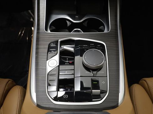 Certified 2024 BMW X7 xDrive40i w/ Premium Package AWD/4WD image 13