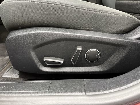 Used 2019 Ford Fusion SE FWD image 11