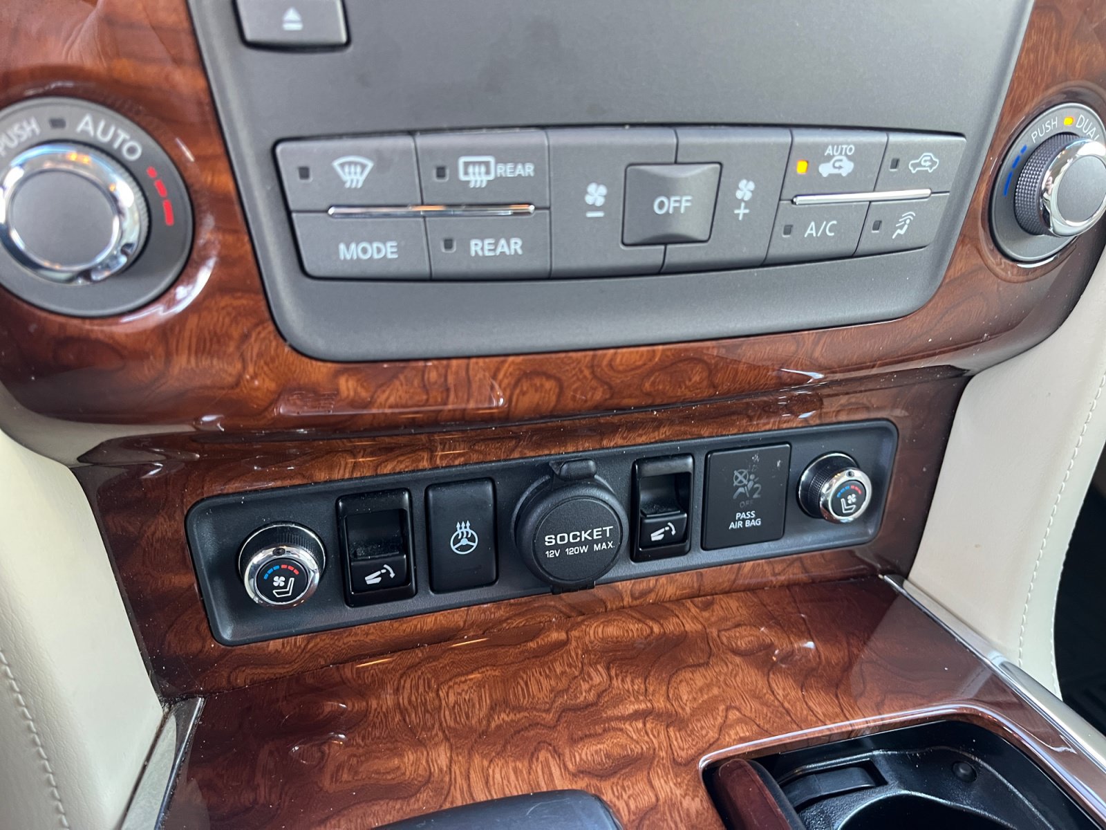 Used 2017 INFINITI QX80 4WD w/ Deluxe Technology Package image 31