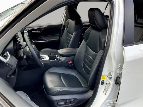 Used 2021 Toyota RAV4 XLE Premium w/ Carpet Mat Package (TMS) FWD image 7