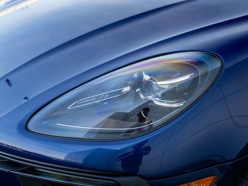 Certified 2024 Porsche Macan AWD/4WD image 30