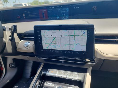 New 2025 Lincoln Nautilus Premier image 28