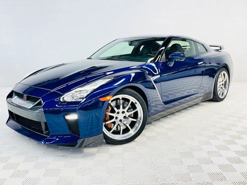 Used 2015 Nissan GT-R Premium image 16