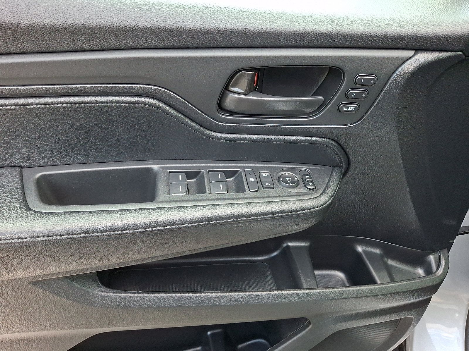 Used 2025 Honda Odyssey EX-L image 16