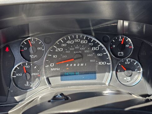 Used 2018 Chevrolet Express 3500 Extended w/ Driver Convenience Package image 10