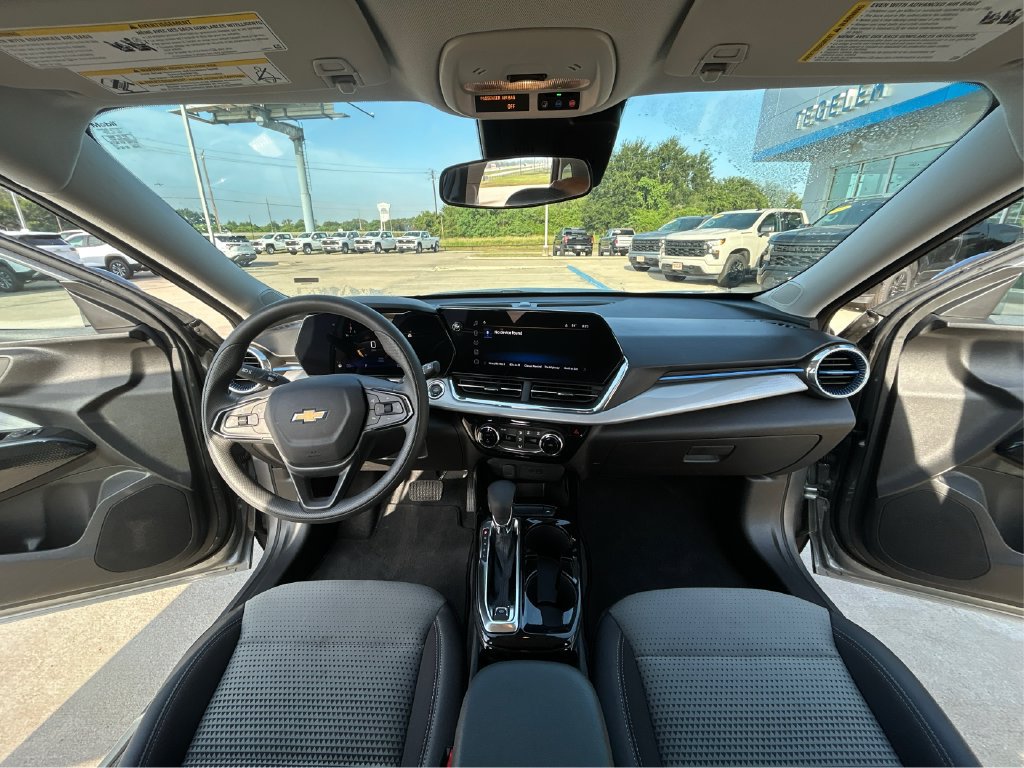 Used 2026 Chevrolet Trax LT FWD image 21