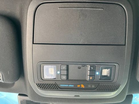 Used 2020 Ford Explorer XLT w/ Equipment Group 202A AWD/4WD image 23