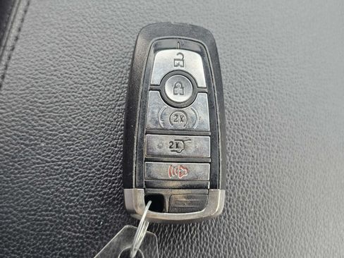 Used 2019 Ford Explorer XLT w/ Equipment Group 201A FWD image 33
