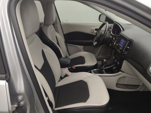 Used 2018 Jeep Compass Latitude FWD image 21