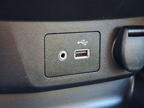 Used 2018 Nissan Rogue SV w/ Premium Package image 25