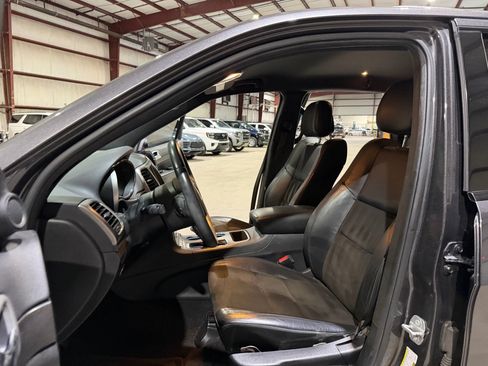 Used 2018 Jeep Grand Cherokee Altitude AWD/4WD image 14