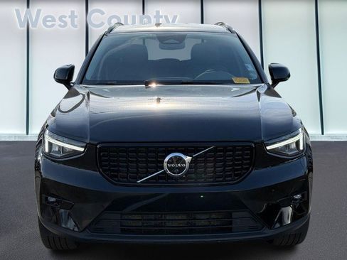 Used 2025 Volvo XC40 B5 Plus image 10