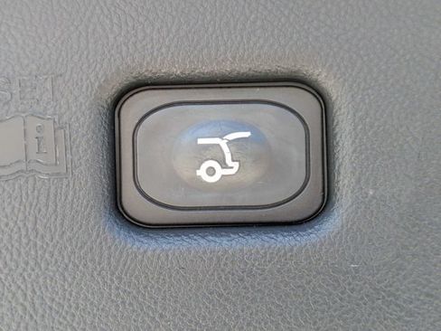 Used 2022 Lincoln Nautilus Reserve FWD image 12