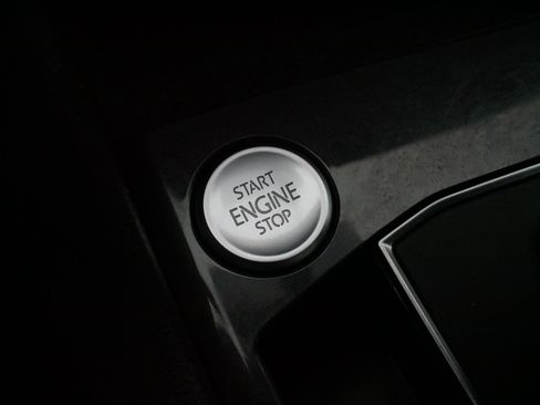 Certified 2021 Volkswagen Tiguan SE w/ Panoramic Sunroof Package image 27