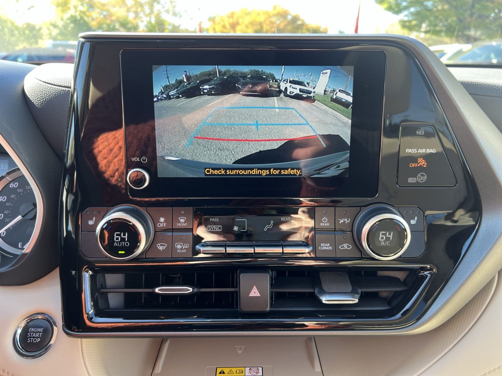 Used 2023 Toyota Highlander XLE FWD image 19