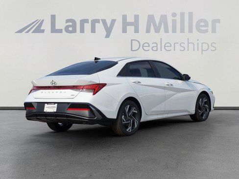 New 2025 Hyundai Elantra Limited image 5