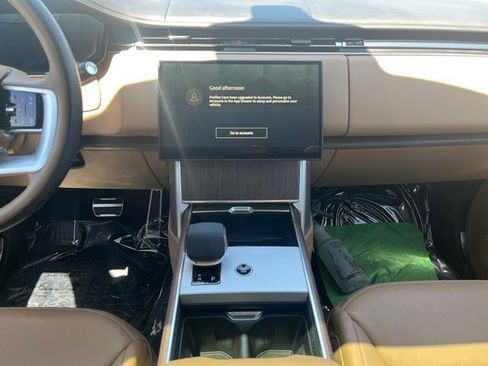 Used 2025 Land Rover Range Rover SE AWD/4WD image 17