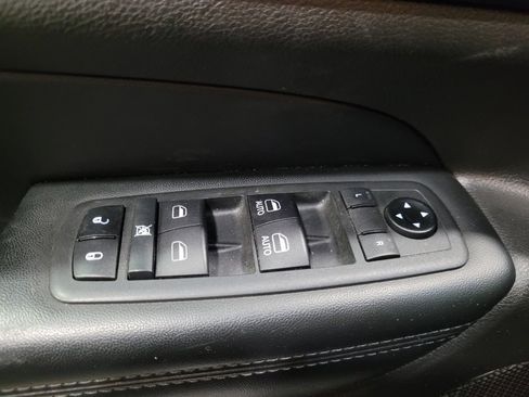 Used 2019 Jeep Grand Cherokee Laredo AWD/4WD image 27