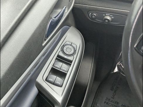Used 2022 Chevrolet Bolt EUV LT w/ Convenience Package FWD image 28