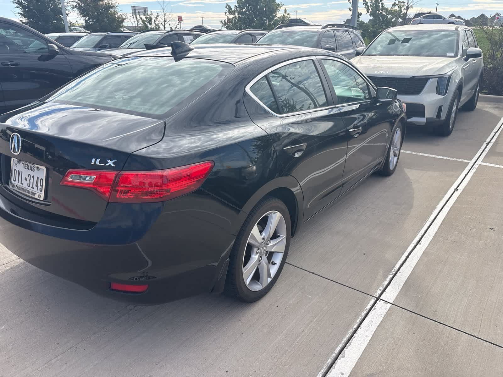 Used 2014 Acura ILX w/ Technology Package FWD image 3