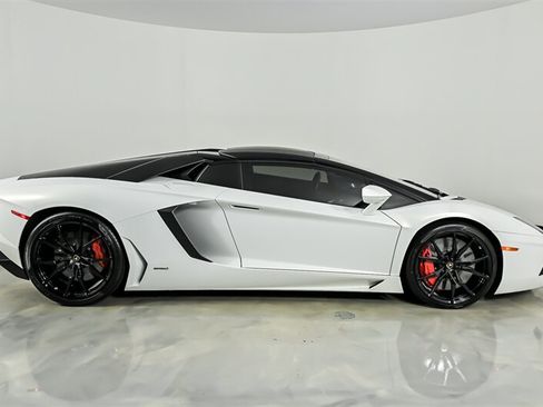 Used 2017 Lamborghini Aventador LP 700-4 AWD/4WD image 12