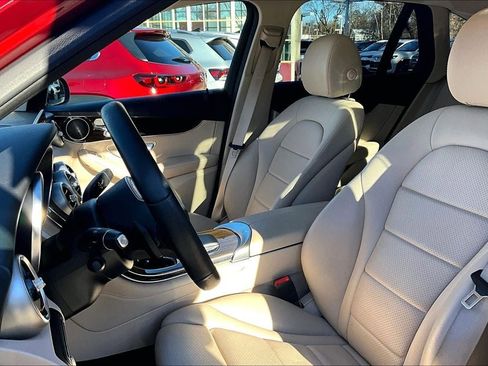 Used 2021 Mercedes-Benz GLC 300 4MATIC w/ Premium Package image 18