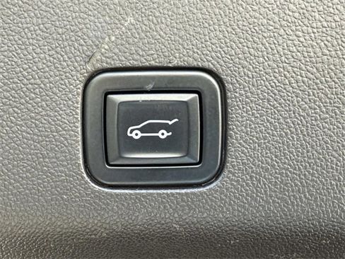 Used 2021 GMC Yukon Denali w/ Denali Premium Package image 15