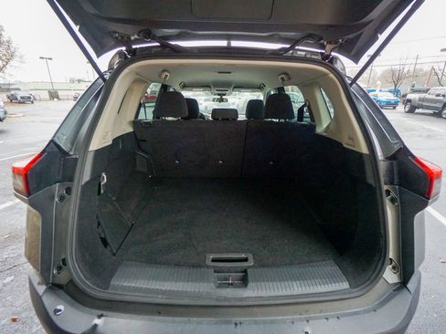 Used 2023 Nissan Rogue S image 28
