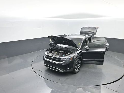 Used 2022 Volkswagen Taos SE image 37