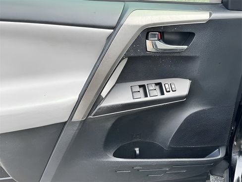 Used 2018 Toyota RAV4 XLE image 24