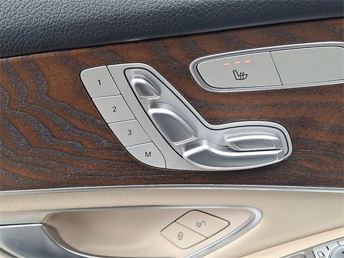 Used 2019 Mercedes-Benz GLC 300 4MATIC image 18