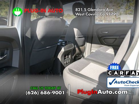 Used 2023 Nissan Titan SV w/ SV Convenience Package image 11