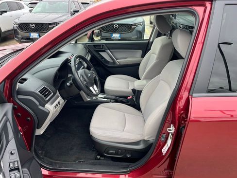 Used 2017 Subaru Forester 2.5i Premium w/ All-Weather Package image 11