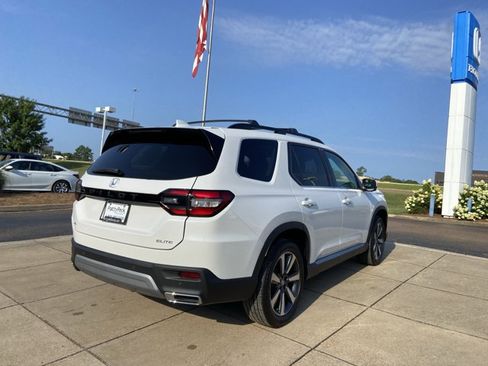 Used 2025 Honda Pilot Elite image 11