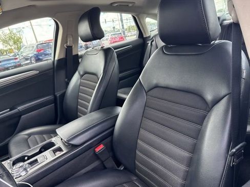 Used 2017 Ford Fusion SE w/ Equipment Group 201A AWD/4WD image 8
