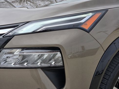 Used 2024 Nissan Rogue Platinum w/ Platinum Premium Package image 15