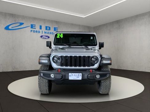 Used 2024 Jeep Wrangler Unlimited Rubicon w/ Technology Group image 2