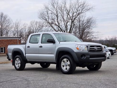 Used 2009 Toyota Tacoma PreRunner image 3