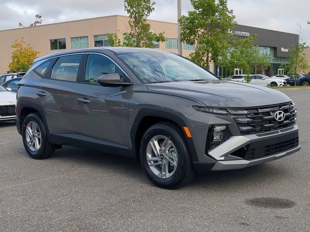 Used 2025 Hyundai Tucson SE FWD image 3