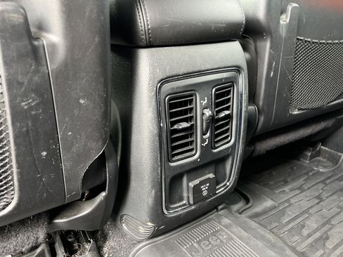 Used 2021 Jeep Grand Cherokee Laredo X image 40