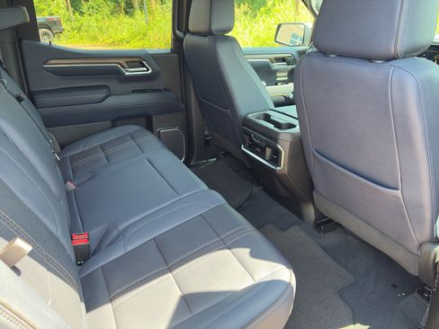 Used 2023 Chevrolet Silverado 1500 High Country w/ Technology Package AWD/4WD image 16