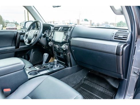 Used 2020 Toyota 4Runner Venture w/ Moonroof Package image 18